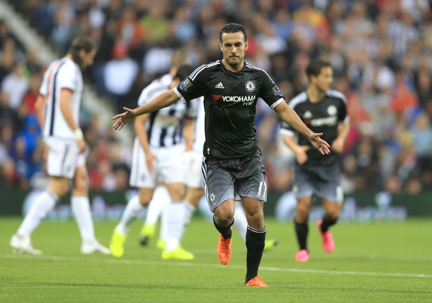 Pedro tähistamas enda esimest väravat Chelsea ridades.