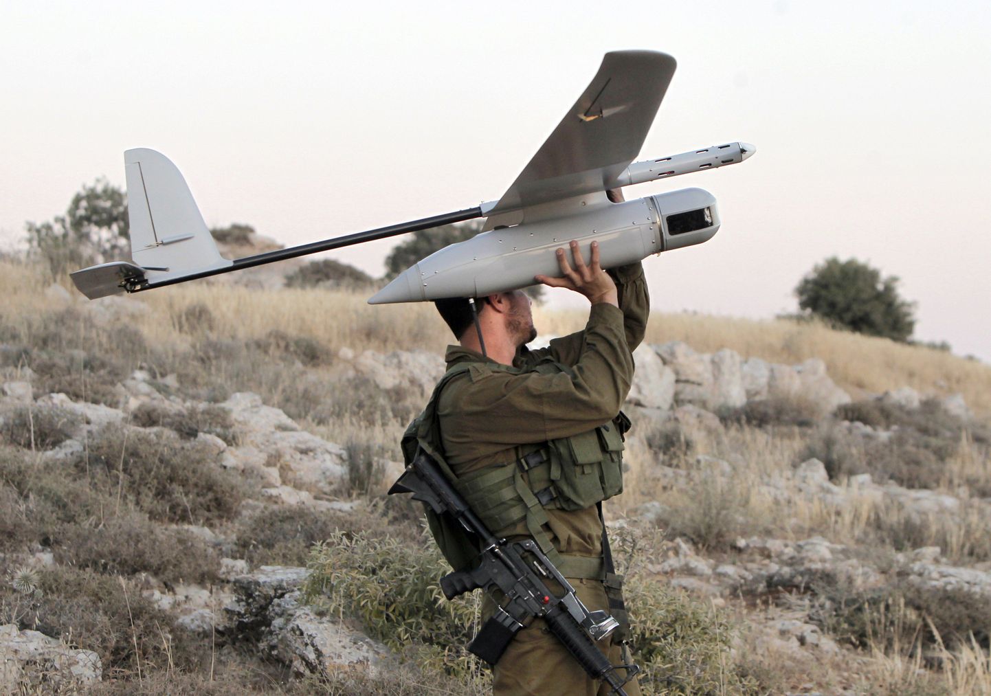 Iisraeli sõdur drooniga.