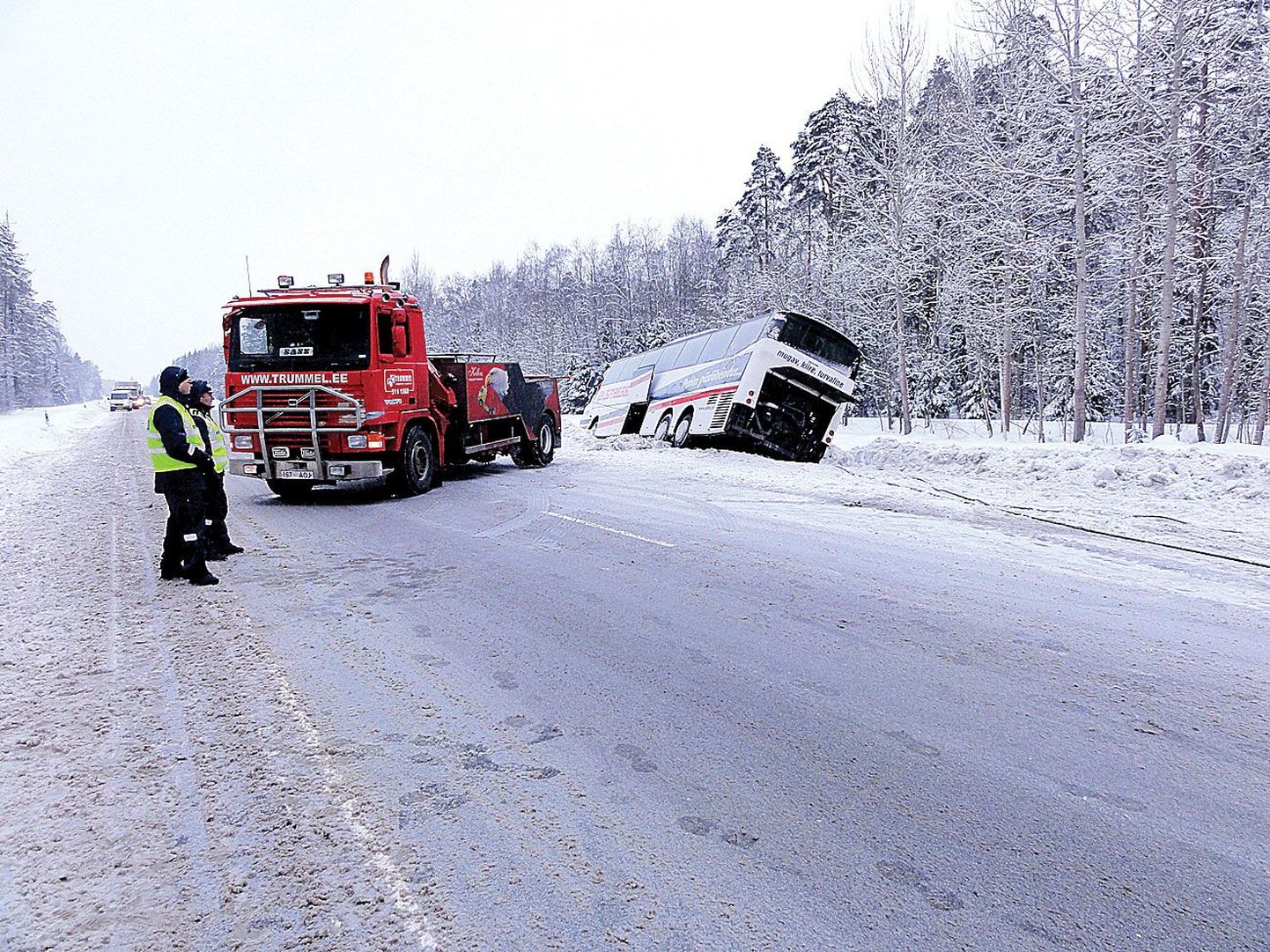 25. jaanuaril kell 7.15 põhjustas veoautojuht Tartu külje all Tiksojal liiklusohtliku olukorra ning Sebe bussijuht Raivo Suits pidi kokkupõrke vältimiseks sõitma teelt välja. Bussis oli 49 reisijat, keegi viga ei saanud. Buss jäi terveks.