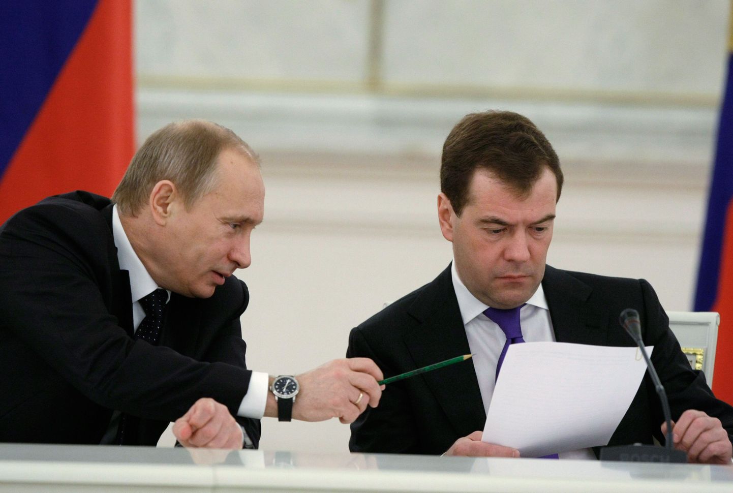 Venemaa president Dmitri Medvedev ja peaminister Vladimir Putin riiginõukogus toimunud poliitilise süsteemi reformimise arutelul.