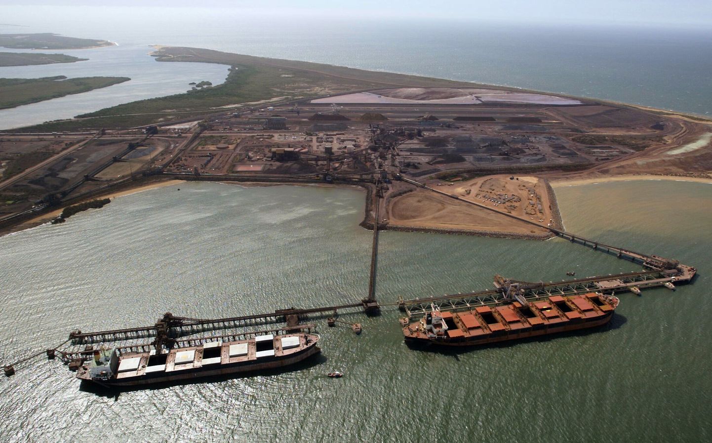 Rauamaagi laadimine laevadele Port Hedlandis Austraalia lääneosas.