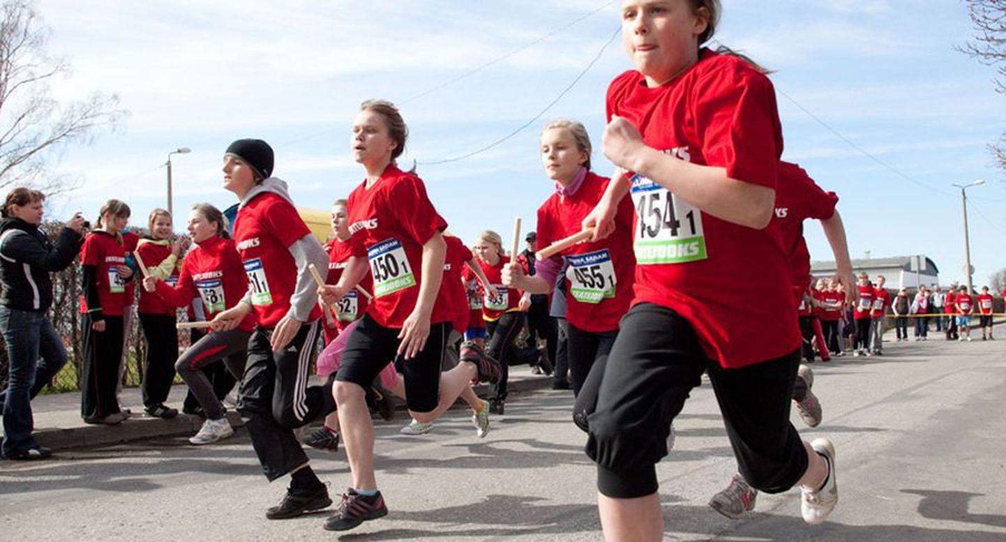 Lapsed jooksevad heategevuslikul eesmärgil ka Rakveres.