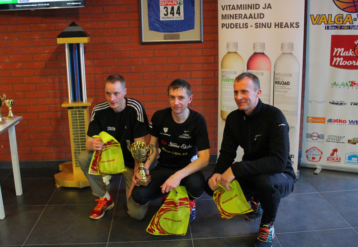 Paju jooksu kiireimad: teise koha välja jooksnud Margus Koor (vasakult), võitja Ivar Ivanov ja kolmanda koha omanik Priit Narusk.