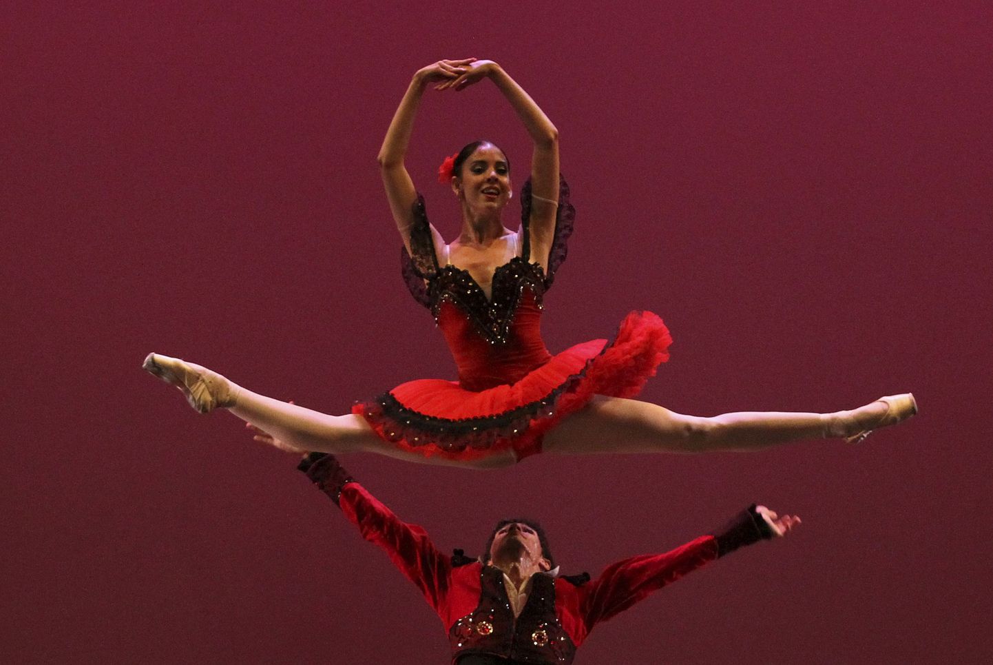 Kuuba Rahvusballeti tantsijad esinemas rahvusvahelisel balletifestivalil Colombia linnas Calis.