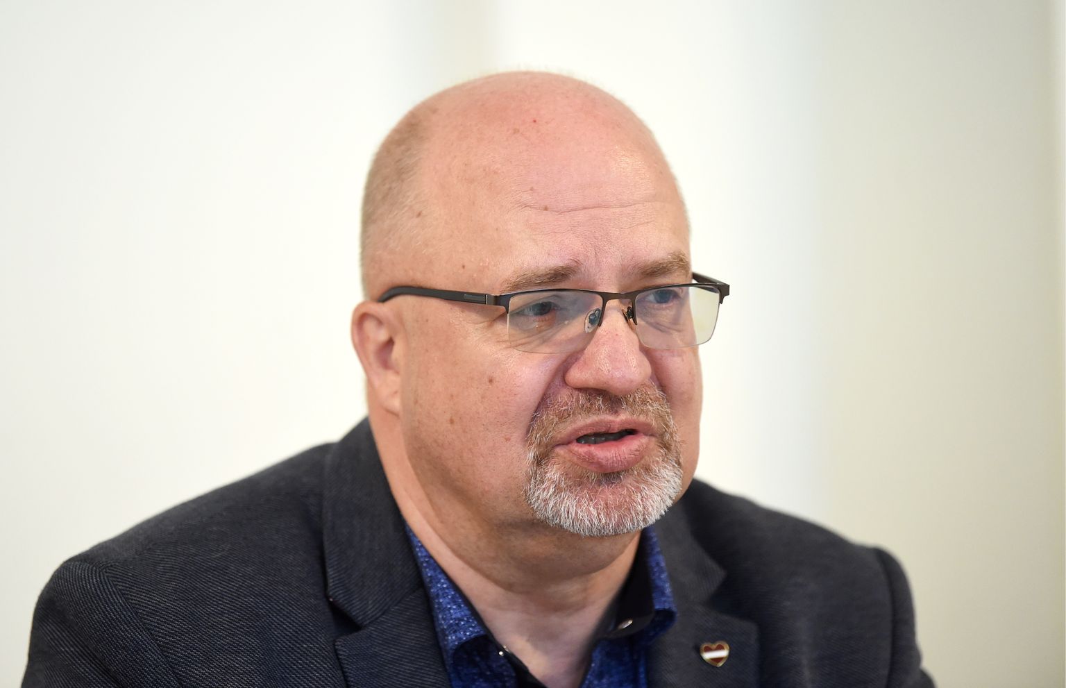 Biedrības "Reģionālo attīstības centru apvienība" valdes priekšsēdētājs, Valkas novada domes priekšsēdētājs Vents Armands Krauklis piedalās preses konferencē, kurā informē par izaicinājumiem pašvaldībās Ukrainas kara bēgļu uzņemšanā.