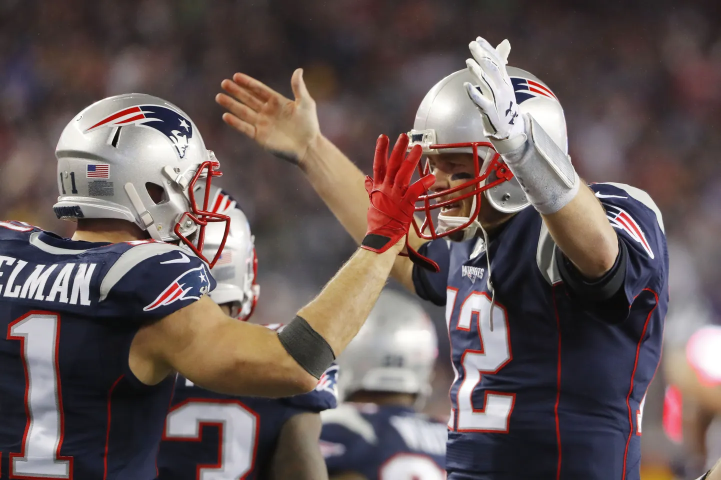 Tom Brady (paremal) ja Julian Edelman vedasid Patriotsi taas Super Bowlile.