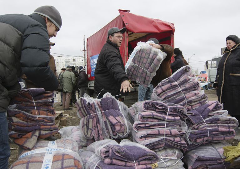Humanitaarabi laadimine Mariupolis.