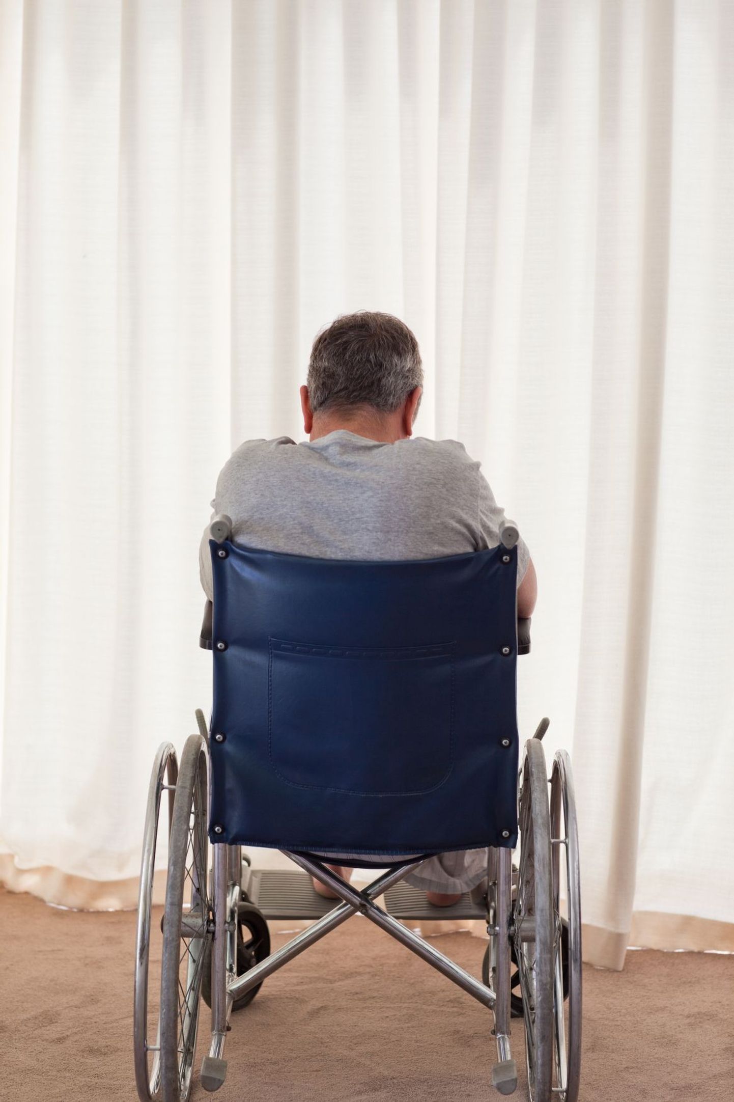 Мужчина на инвалидной коляске. Иллюстративное фото.