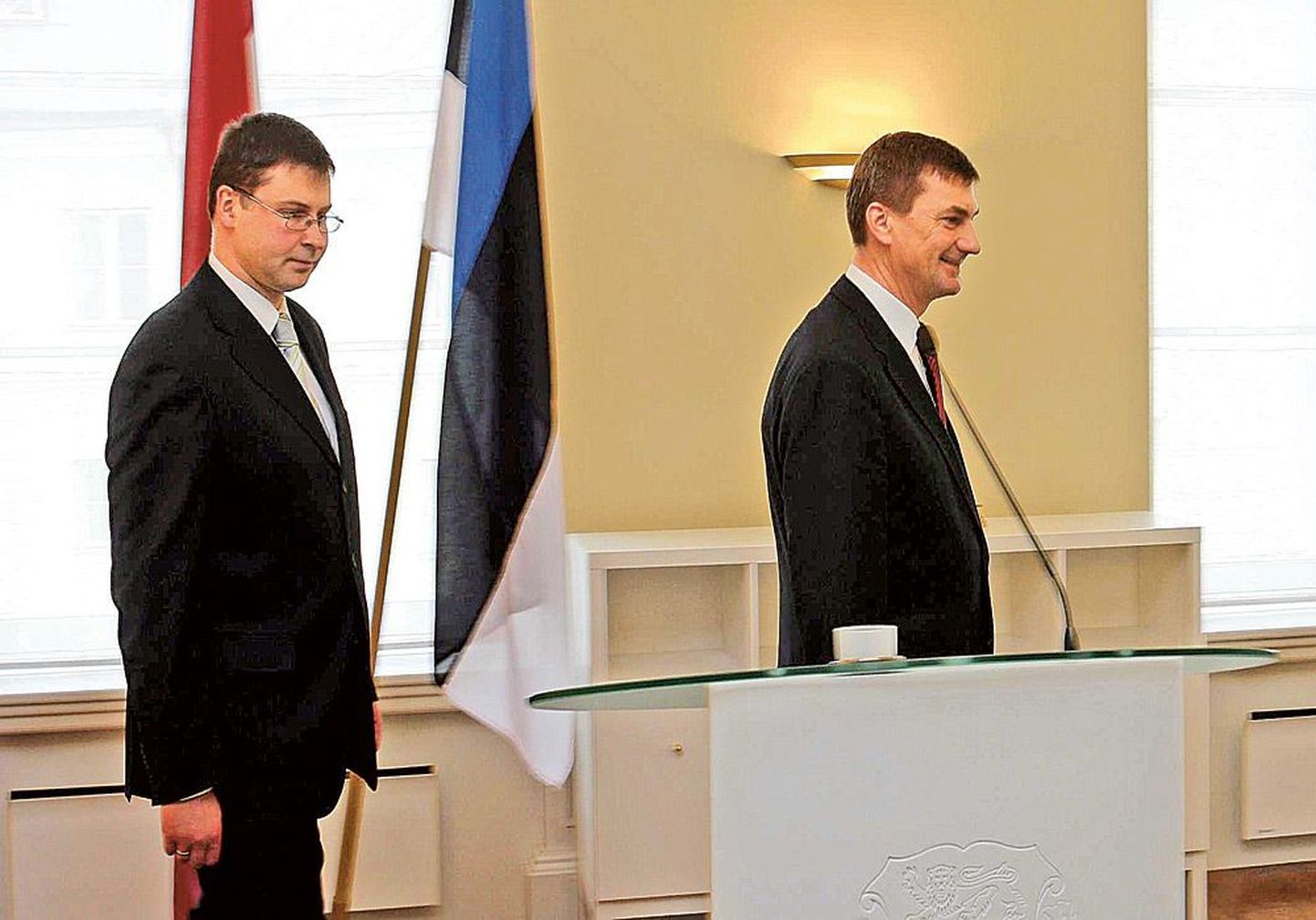 В апреле 2009 года премьер-министра Латвии Валдиса Домбровскиса принимал его эстонский коллега Андрус Ансип, с которым они продолжают оставаться коллегами до сих пор.