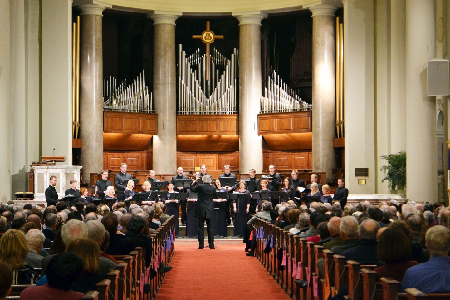 Tõnu Kaljuste ja Eesti Filharmoonia Kammerkoori kontsert National City kirikus ei jäänud palju maha eelmise kevade suurejoonelisest Kennedy keskuse kontserdist.