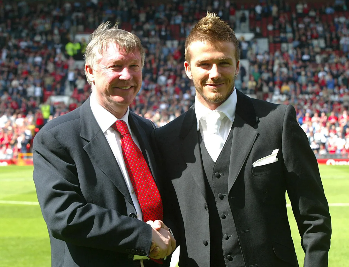 David Beckham (paremal) koos sir Alex Fergusoniga.