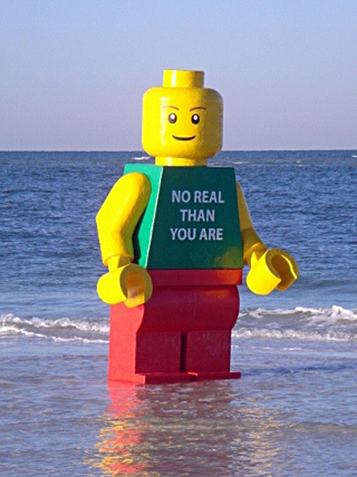 Klaaskiust valmistatud Lego-kuju, mis sel nädalal Florida osariigi rannast leiti.