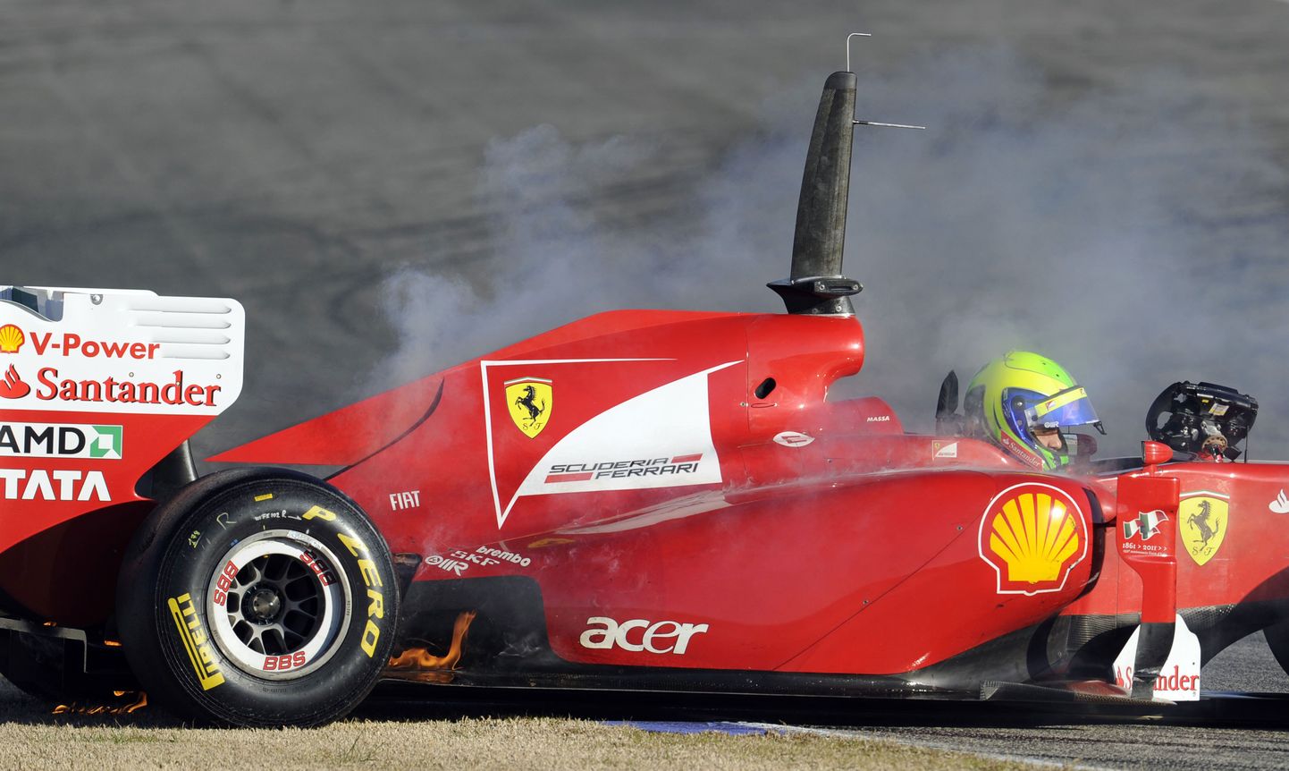 Felipe Massa auto läks testimisel põlema.