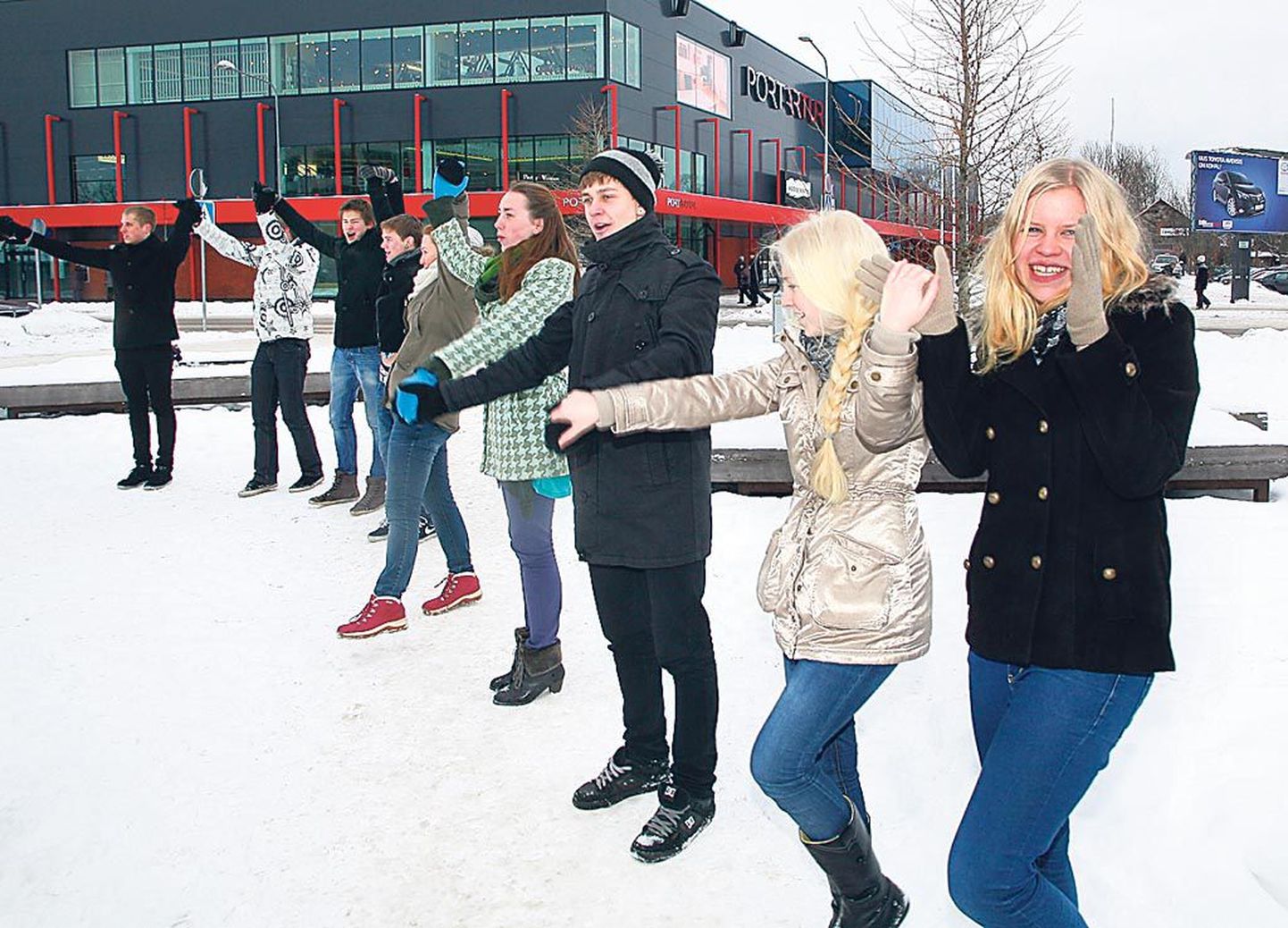 Pärnu kesklinnas avaldas kõrgharidusreformi vastu meelt umbes poolsada Pärnu koolide õpilast.