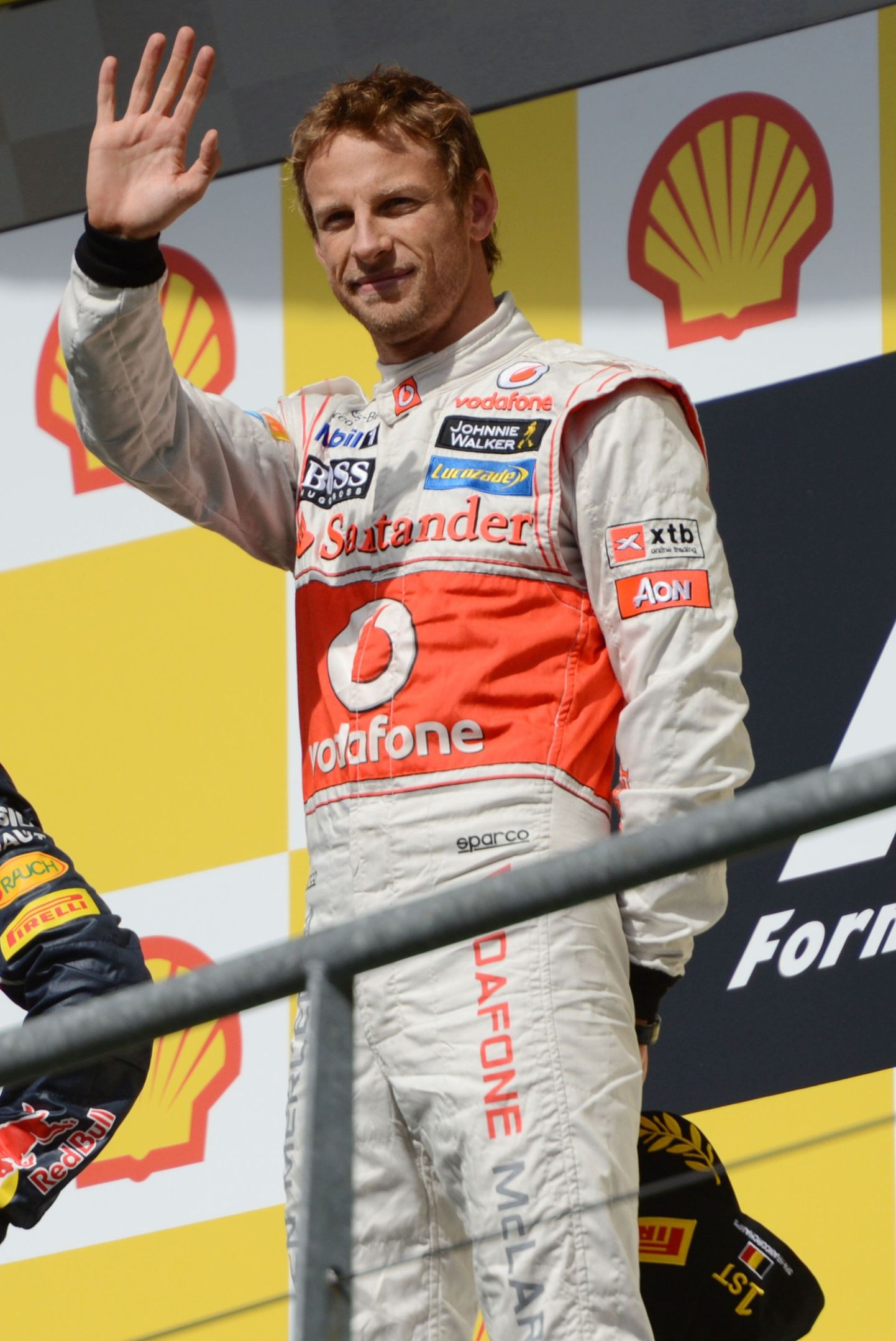 Jenson Button poodiumi kõrgeimal astmel.