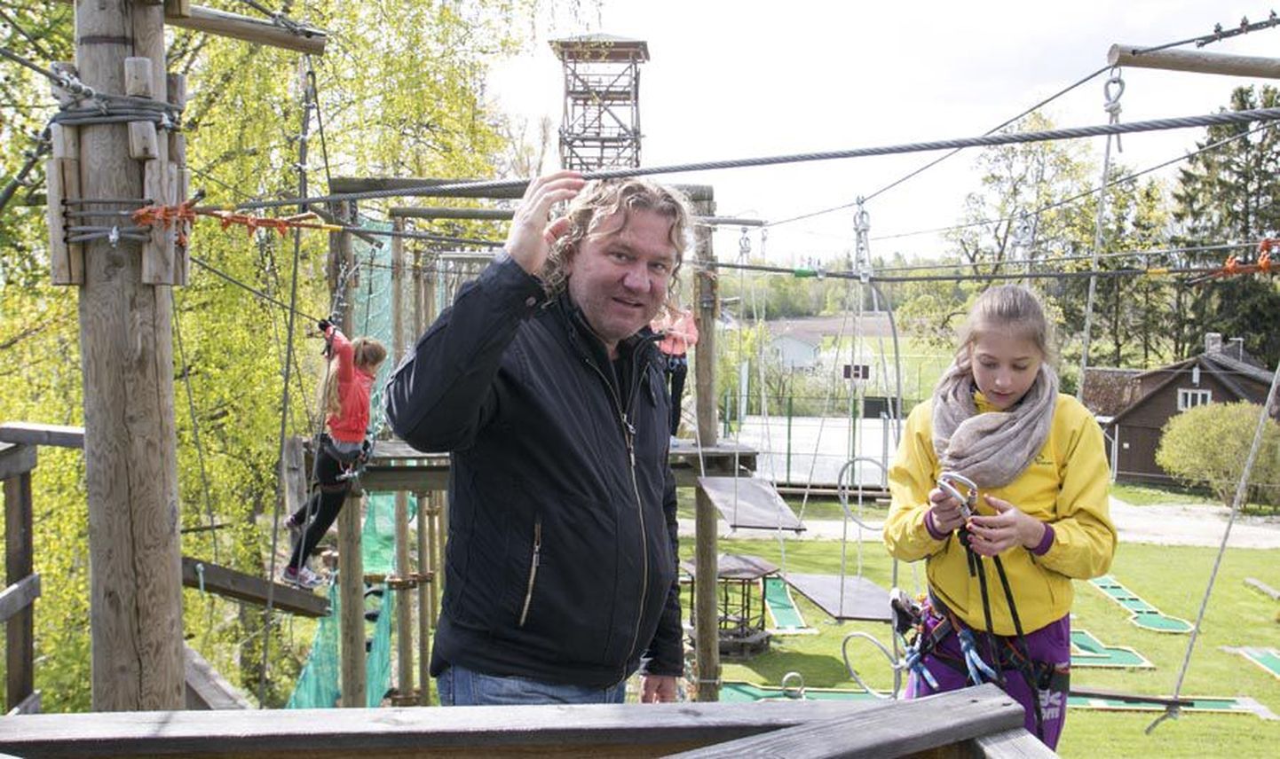Võrtsjärve ääres Valma seikluspargis turistidele närvikõdi ja elamusi pakkuv Kalle Kütt ütleb, et ettevõtjad peavad iga päev turistide ligimeelitamiseks suuri pingutusi tegema.