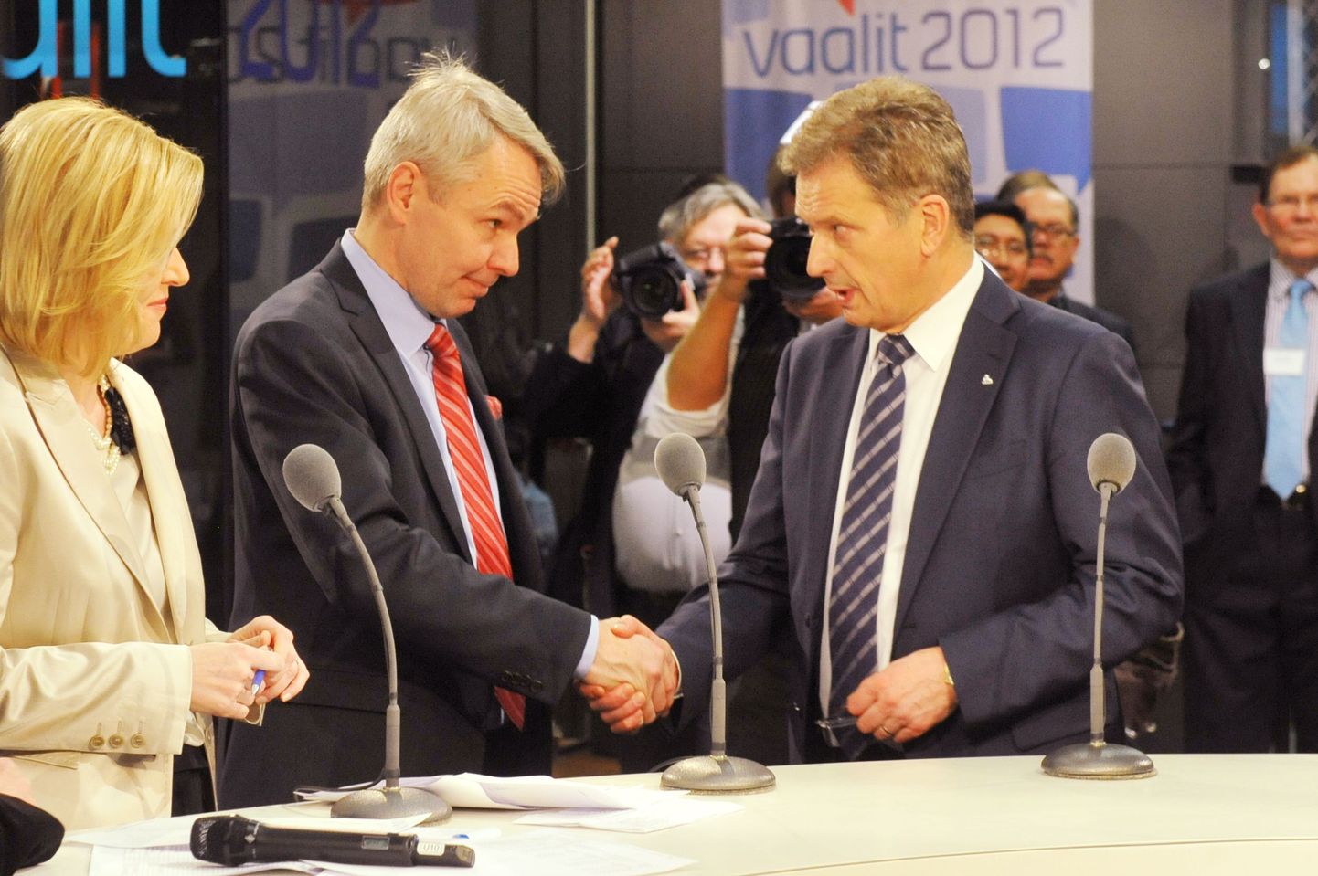 Presidendikandidaadid Pekka Haavisto ja Sauli Niinistö pärast esimese vooru tulemuste selgumist.