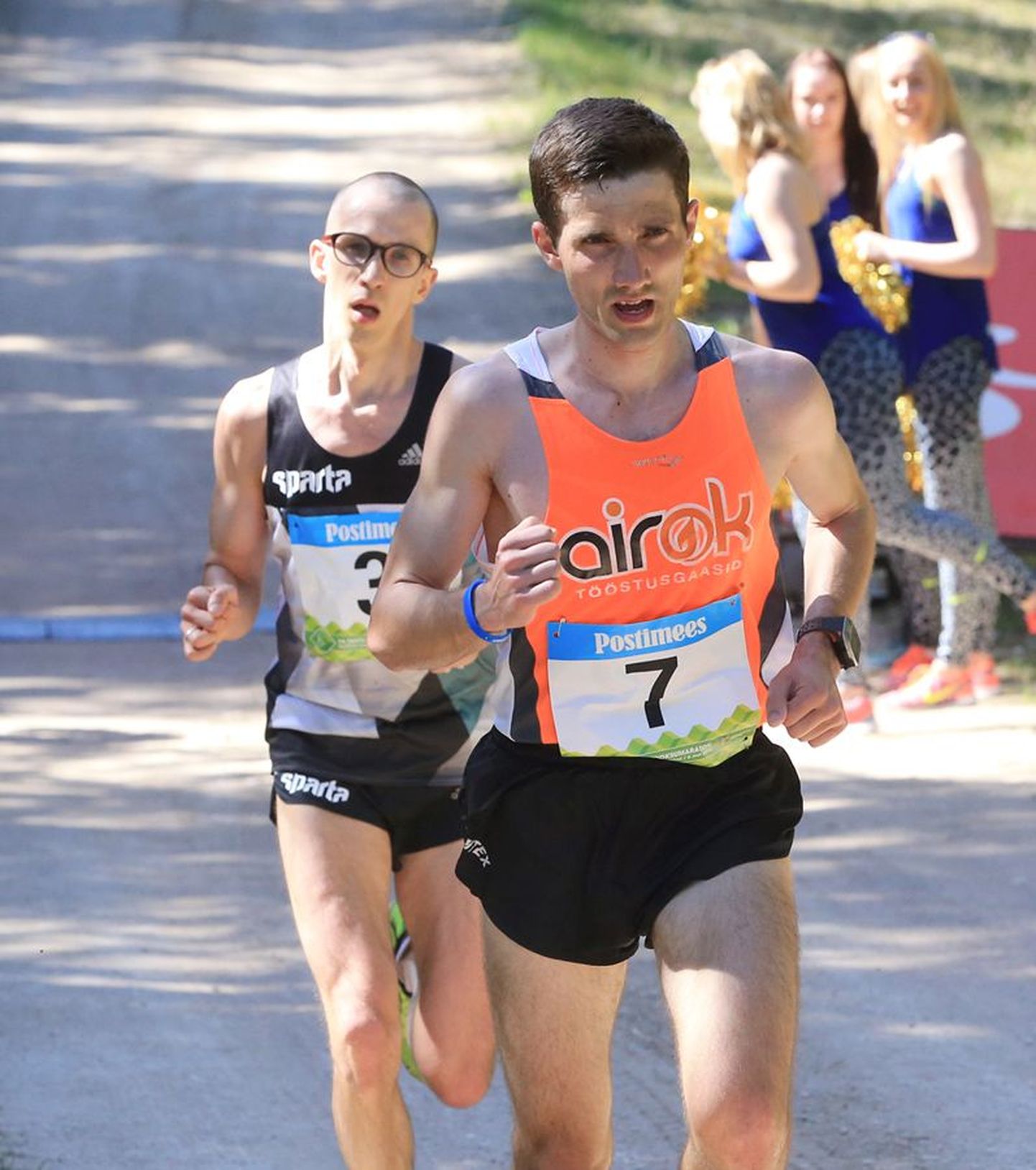 Suure osa 23-kilomeetrisest Tartu maratonist jooksis Ülari Kais (ees) koos Raivo Allaga. Nende kahe ees võitis jooksu nädal varem ümber Viljandi järve jooksul parim olnud Ibrahim Mukunga Wachira.