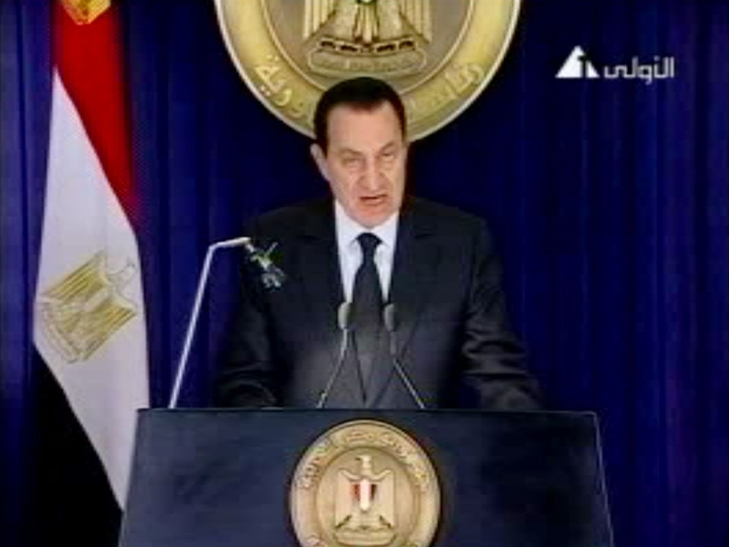 Hosni Mubarak kõnet pidamas. Kaader videost.