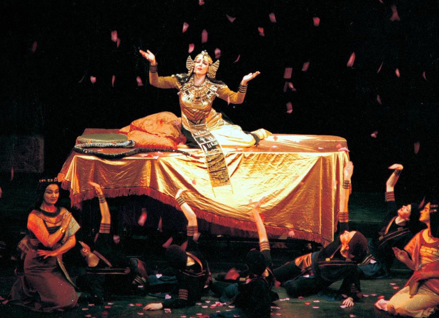 Pahelise karismaga Amnerise laulda on “Aida” kõige läbikomponeeritum, psühholoogiliselt pingestatuim ja kauneim partii. Inesa Linaburgytè esitus muutus ooperi arenedes üha paremaks.
