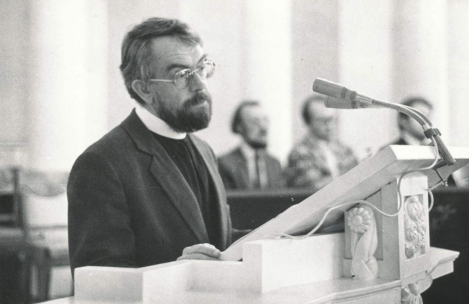 Tollases Postimehe uudises seisab, et usuteaduskonna aktuse avas 1991. aasta 1. septembril dekaan Kalle Kasemaa prohvet Jesaja sõnumitega Siioni lunastamisest. Seda ta ise ei mäleta.