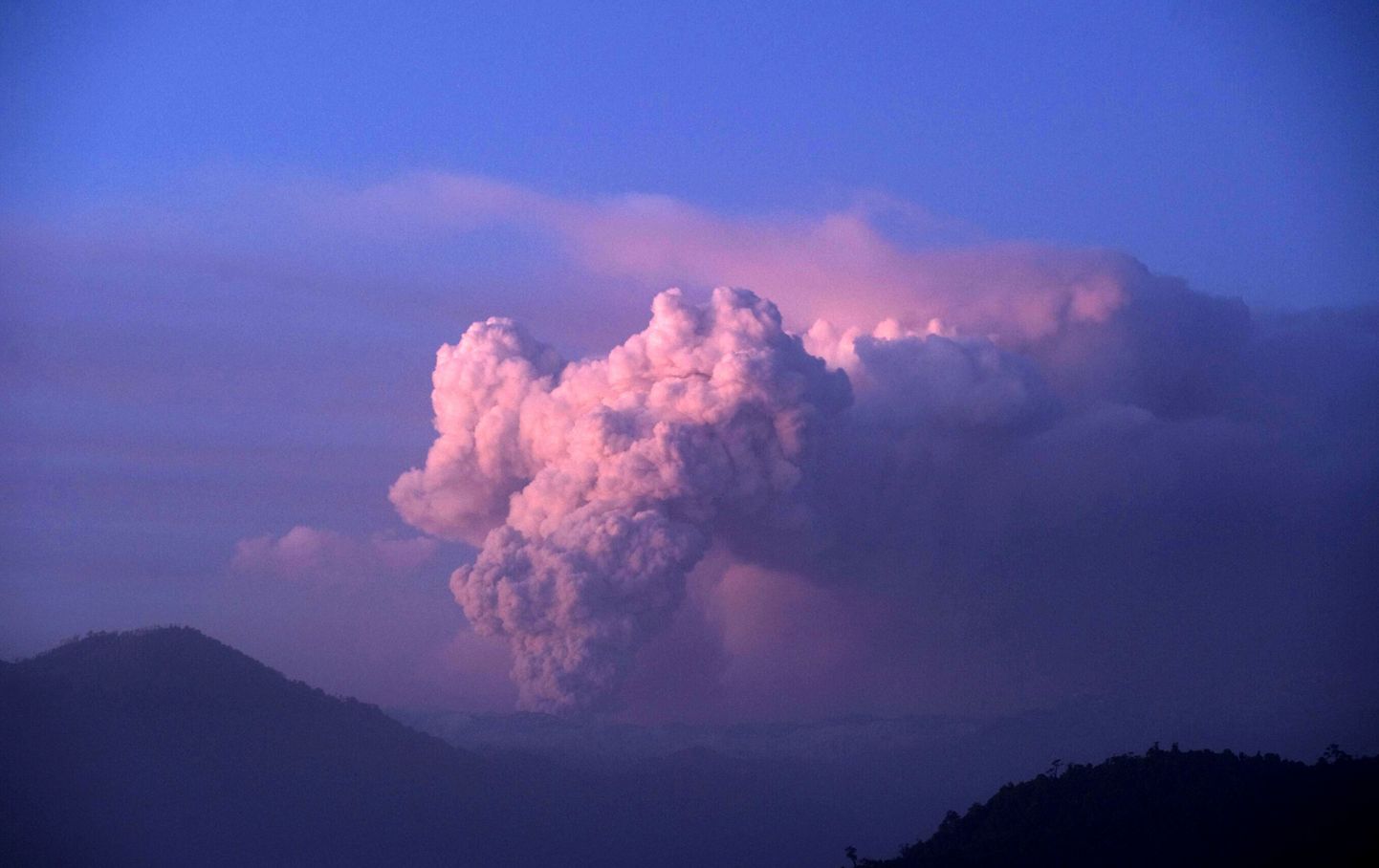 Tuhapilv Puyehue vulkaani kohal.