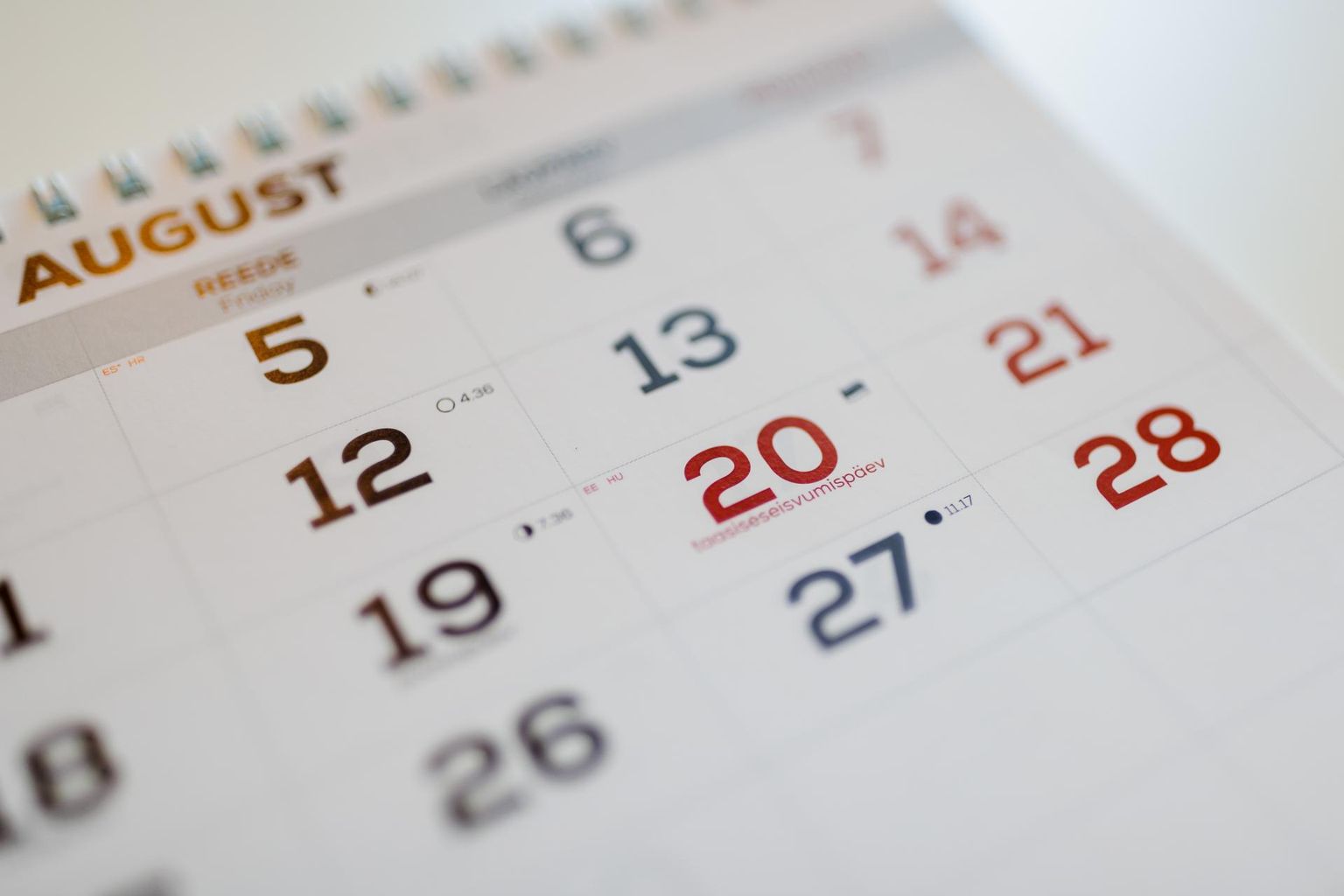 Kalender. Taasisesiesvumispäev.