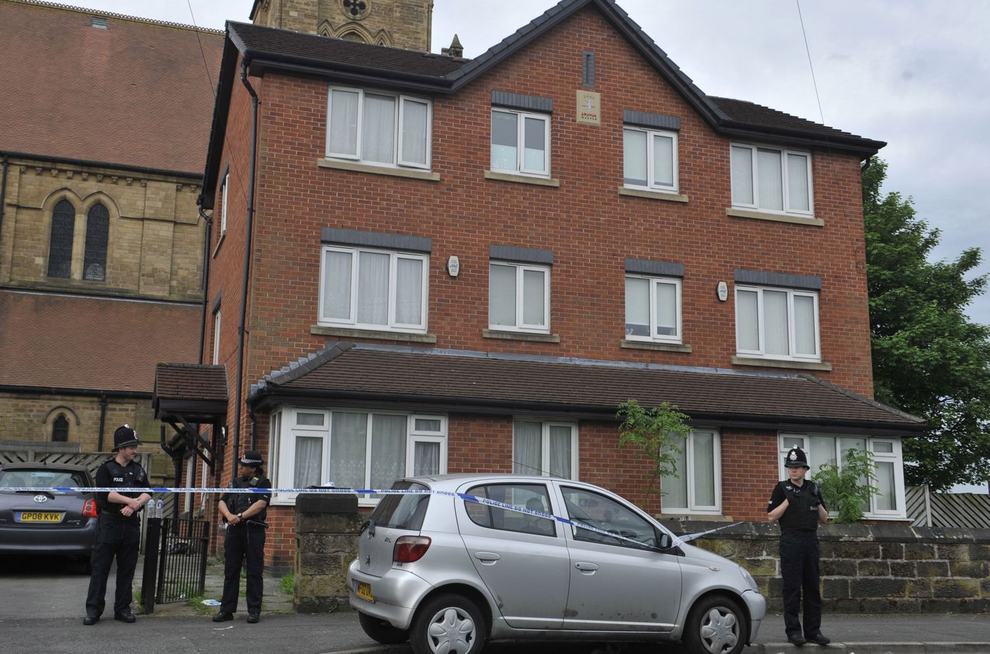 Politsei reidi käigus otsiti täna hommikul läbi Manchesteris, Cheetham Hillil asuv korterelamu.