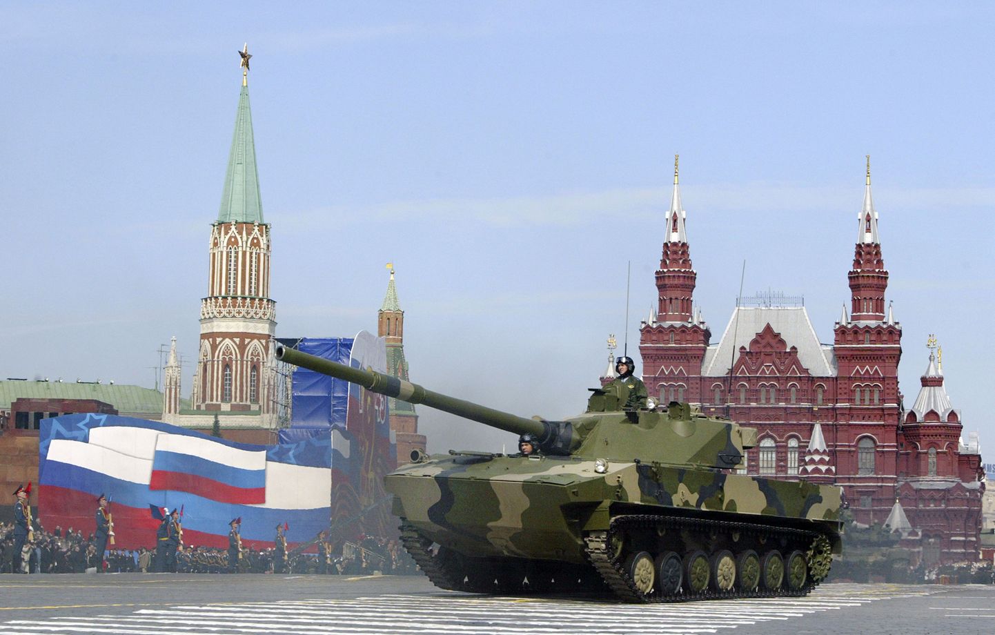 Российский танк на Красной площади.
