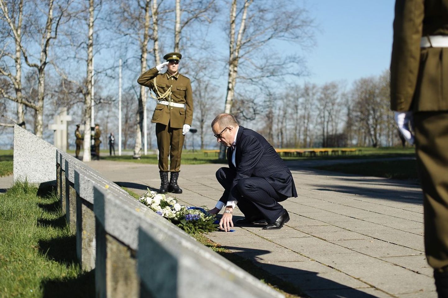 President Toomas Hendrik Ilves Tallinnas Maarjamäel Teises maailmasõjas langenuid mälestamas.