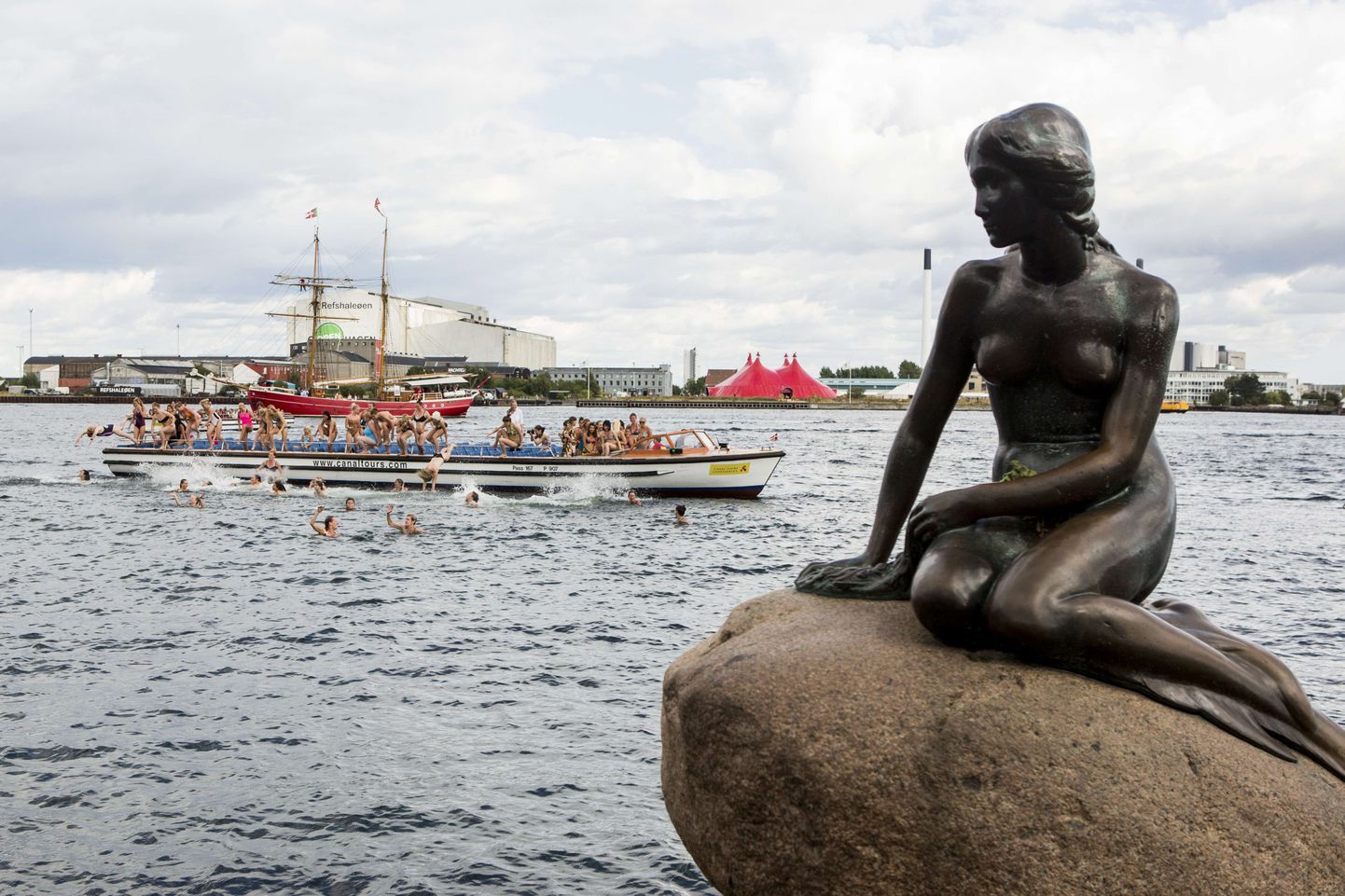 Väike Merineitsi Kopenhaageni sadamas