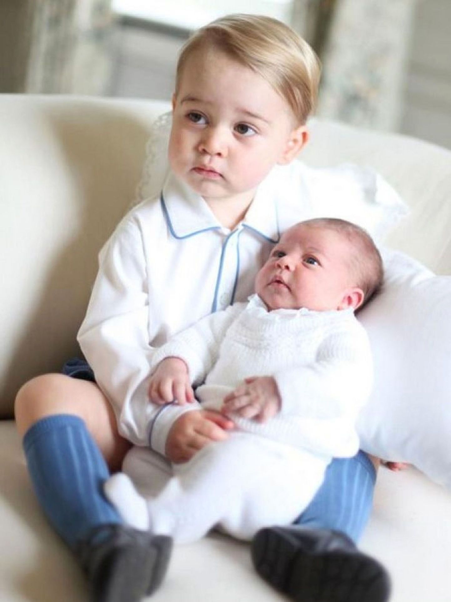Принц Джордж с сестрой