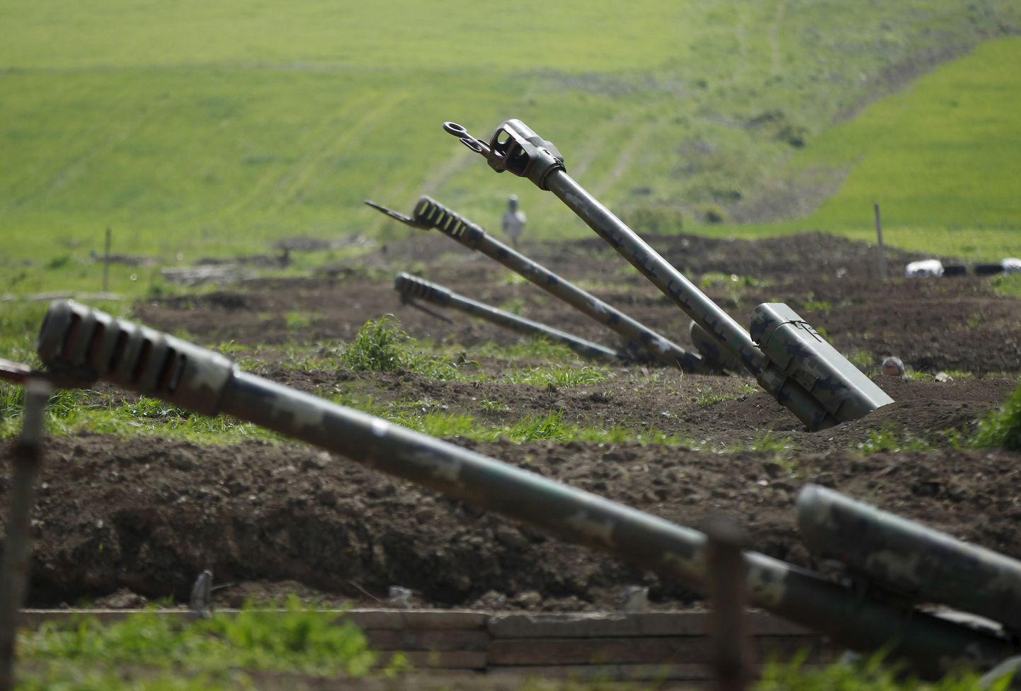 Armeenlaste suurtükid Mägi-Karabahhi linna Martuni lähedal asuval kaitsepositsioonil