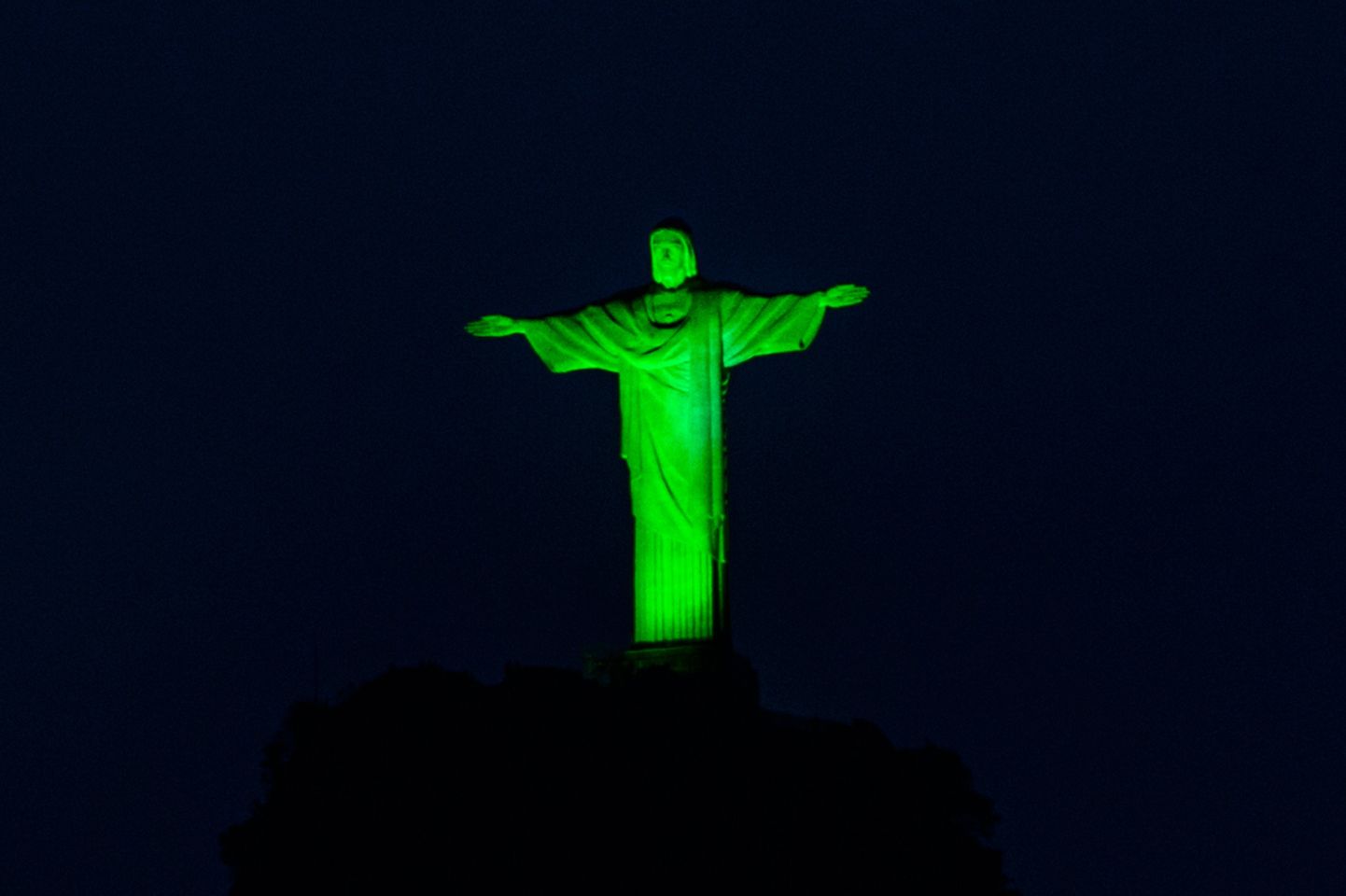 Püha Patricku päeva puhul roheline Rio Kristus Lunastaja kuju.