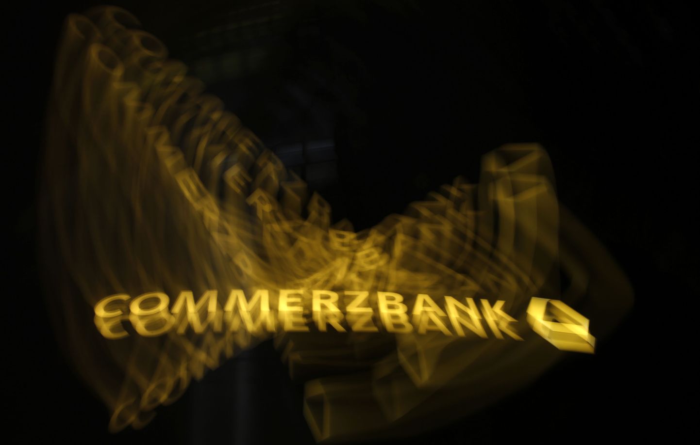 Commerzbanki logo.