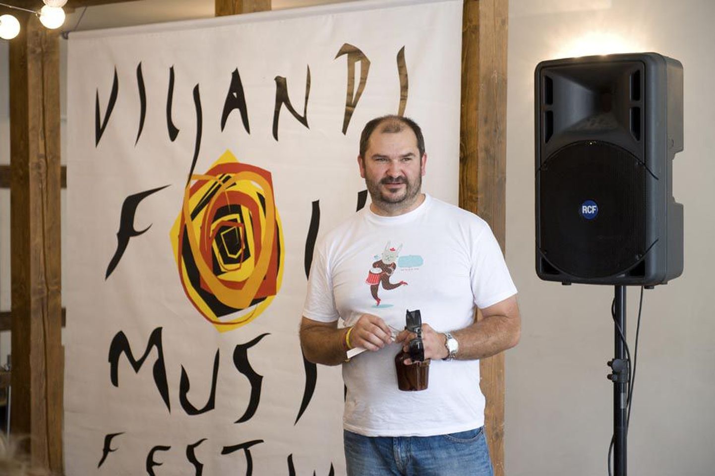 Kaubamärgi Viljandi Folk Music Festival omanikuks saanud Ando Kiviberg on lubanud, et annab kaubamärgi kohe pärast registreerimist üle festivali korraldavale mittetulundusühingule.