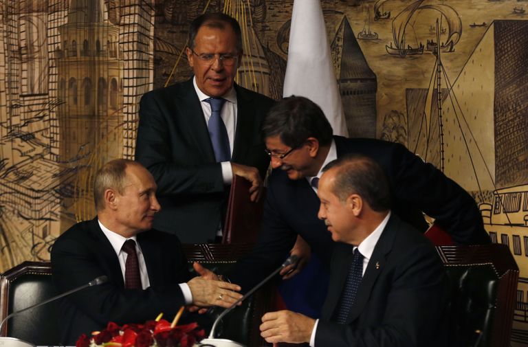 Istanbul, detsember 2012: taustale on saabunud ka ka välisministrid Sergei Lavrov ja Ahmet Davutoğlu (viimasest on tänaseks saanud Erdoğani asemel Türgi peaminister).