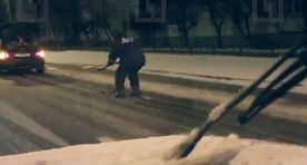 Видео: в России инспектор ДПС ехал за машиной на лыжах