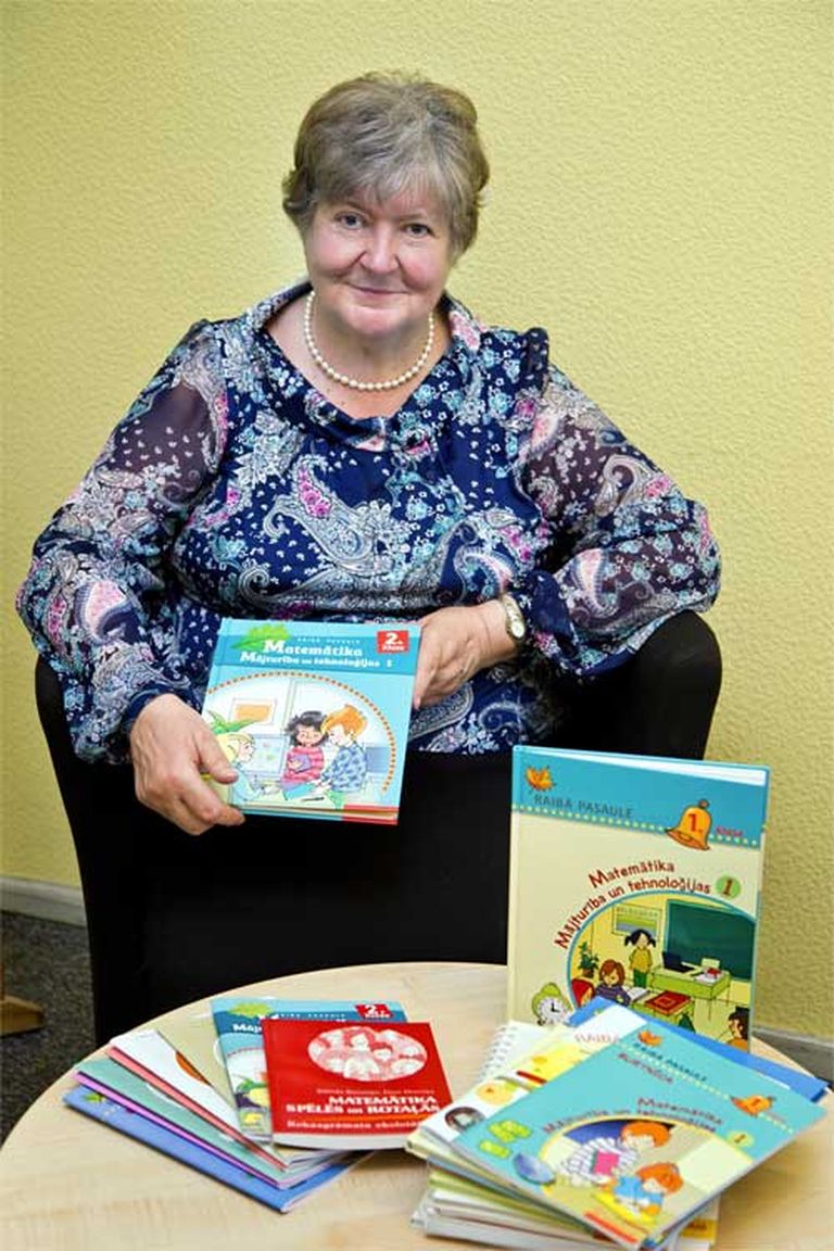 Elfrīda Krastiņa un neliela daļiņa viņas mūža darba – dažādās grāmatas skolas bērniem 