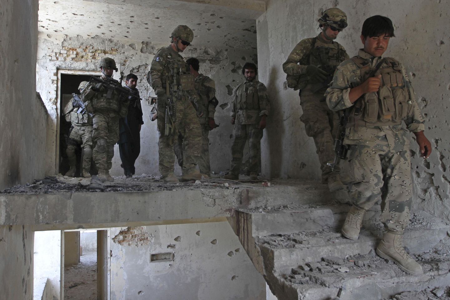 Afganistani ja USA sõdurid pärast nädalavahetuse vastasseisu Talibaniga Kandaharis.