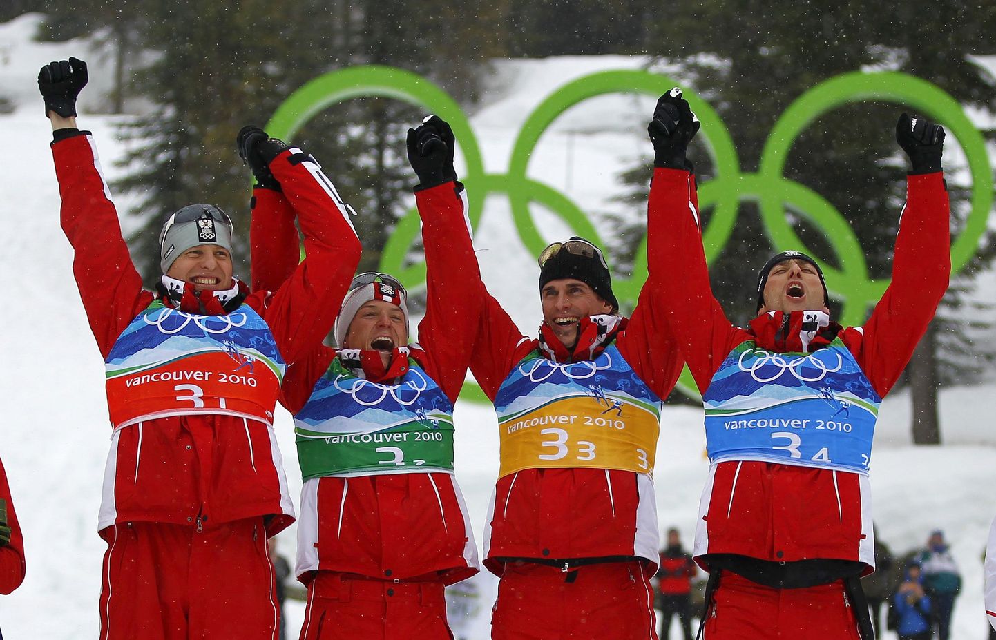 Austria võidukas kahevõistlejate meeskond: Bernhard Gruber(vasakult), David Kreiner, Felix Gottwald and Mario Stecher