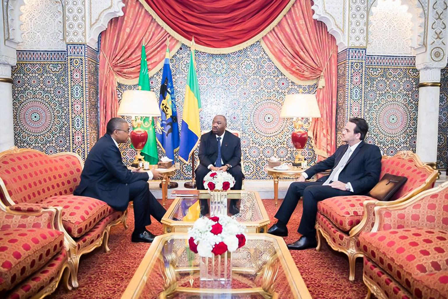 Presidendiameti avaldatud foto insuldist toibuvast Ali Bongost.