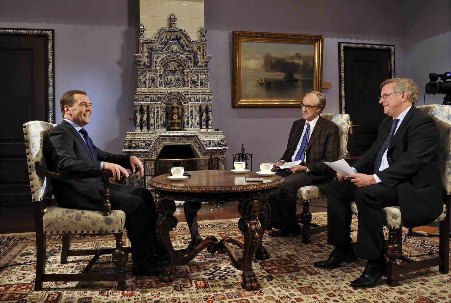 Dmitri Medvedev annab oma Gorki residentsis intervjuud AFP ja Le Figaro ajakirjanikele.