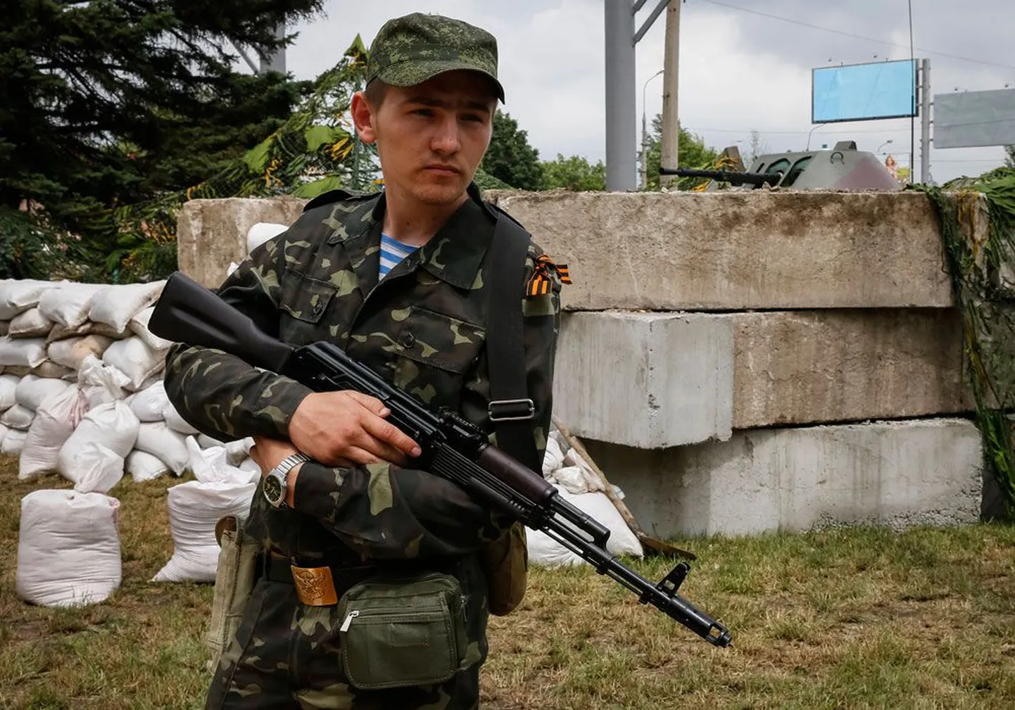 Ополченец в Донецке, 1 июня.