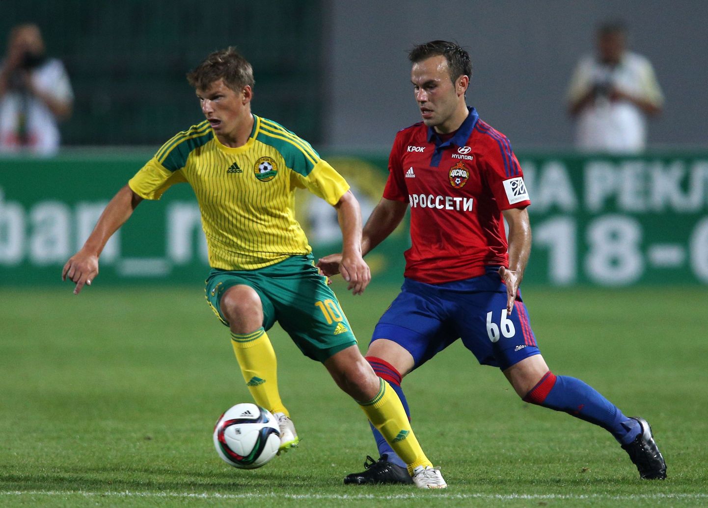 Андрей Аршавин (слева) в матче за "Краснодар".