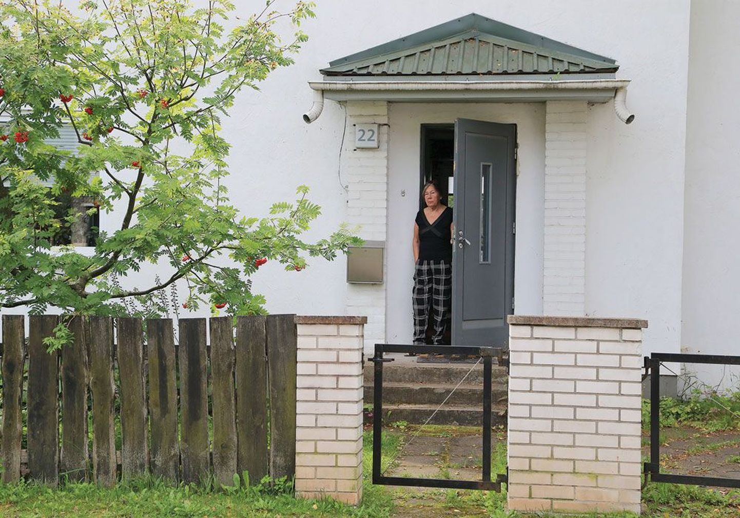 Жительница Тарту Криста Рооси возмущена тем, что поч­тальоны Omniva не соглашаются пройти четыре метра за ворота и опус­тить почту в ящик возле двери ее дома.