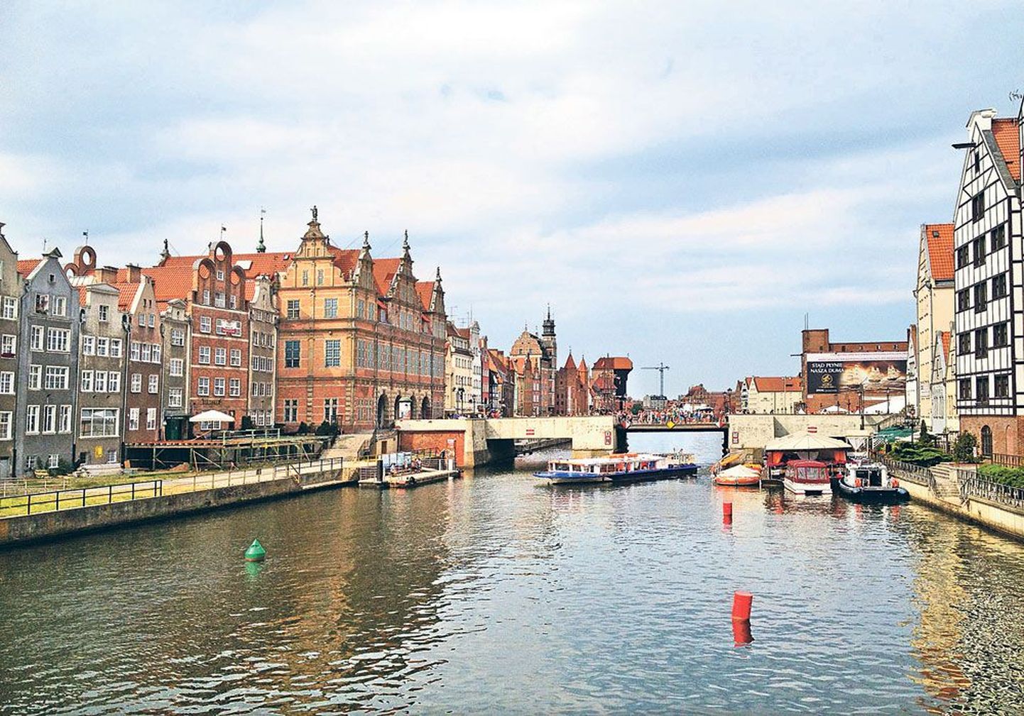 Одно из любимых туристами развлечений – посмотреть на красоты старого Гданьска, катаясь на лодке по Висле.