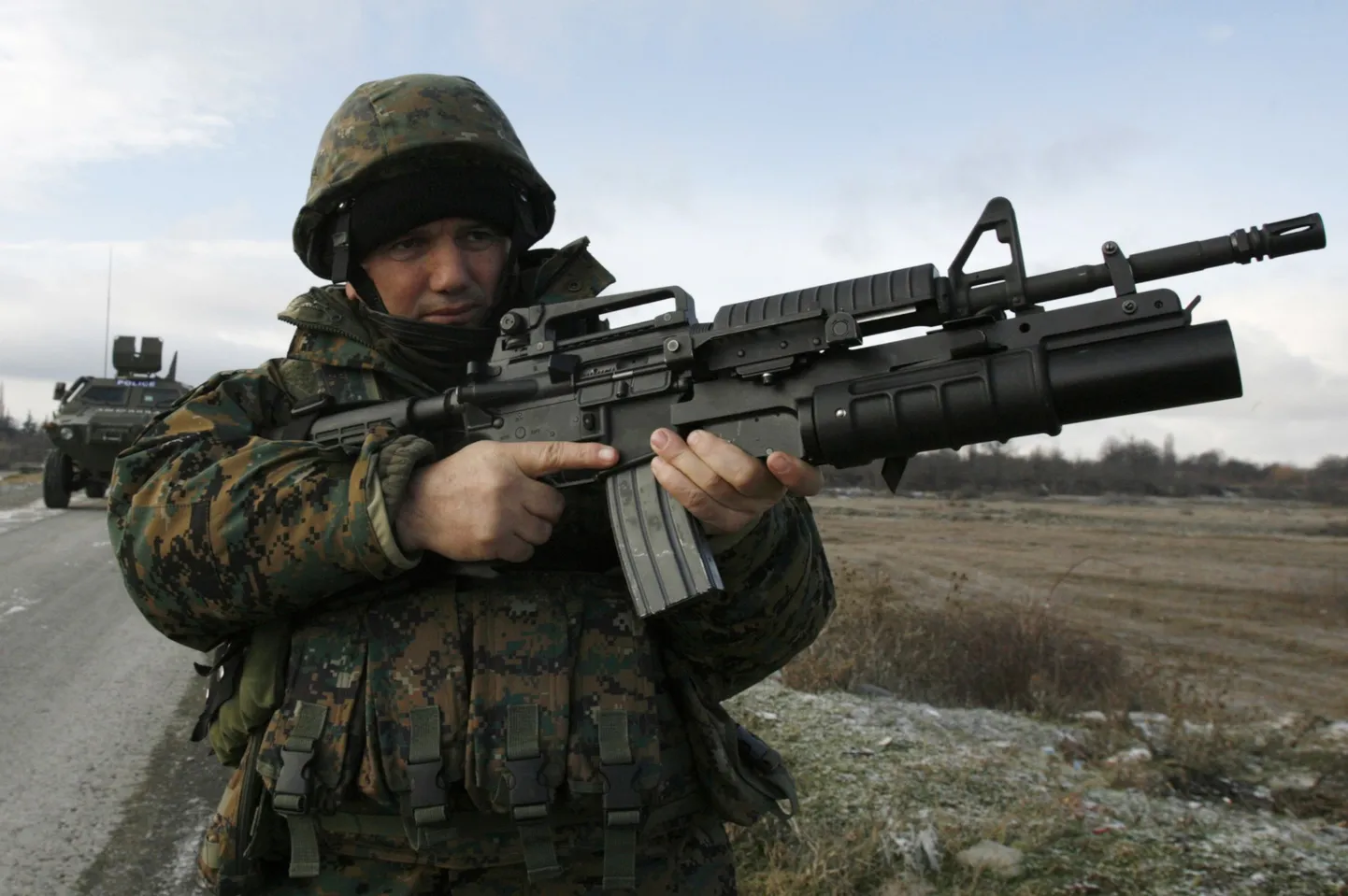Грузинский солдат неподалеку от границы с Южной Осетией.