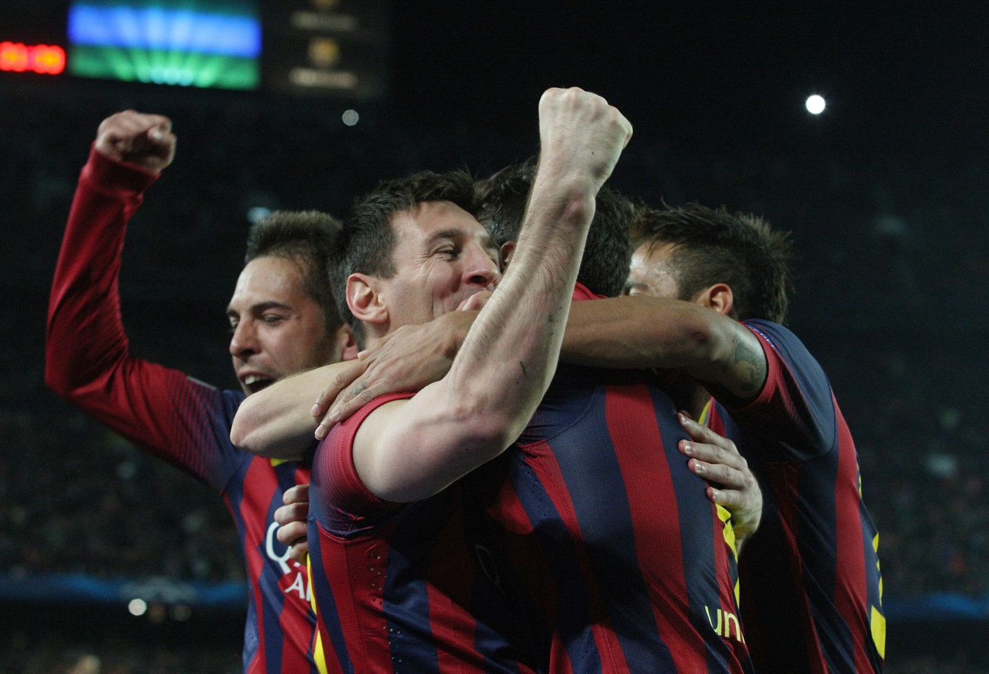 Lionel Messi koos meeskonnakaaslastega tähistamas.