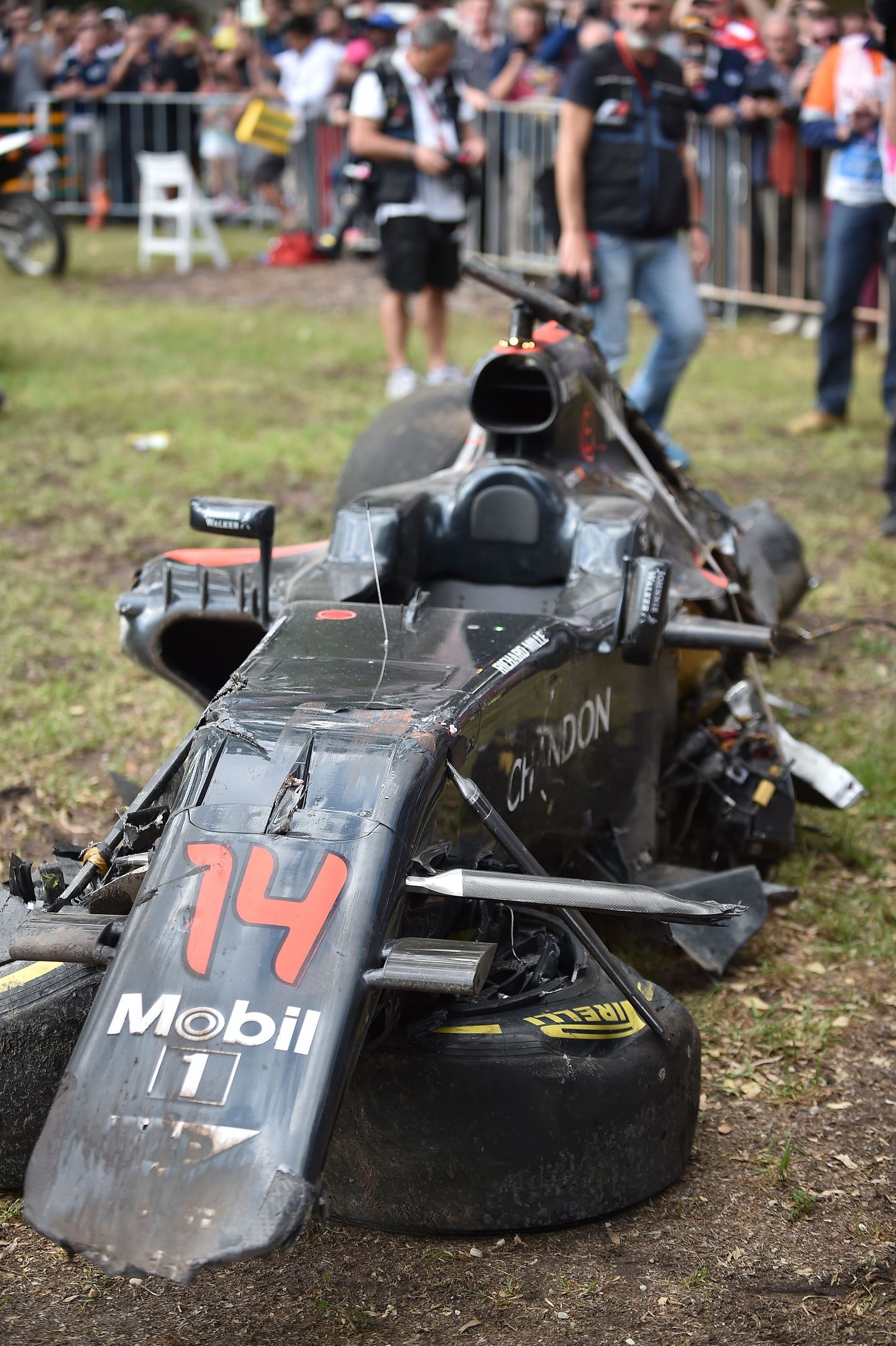 Fernando Alonso vormel pärast Austraalias tehtud avariid.